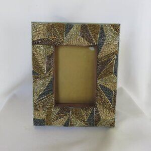 Large Beaded Table Top Frame for 4 x 6 Photo..............126